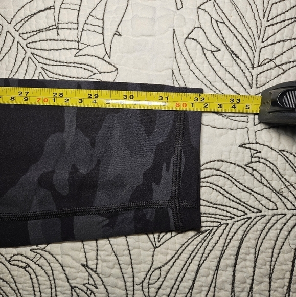 VGUC Athleta Elation Camo 7/8 tight Black Grey Small - Picture 12 of 12